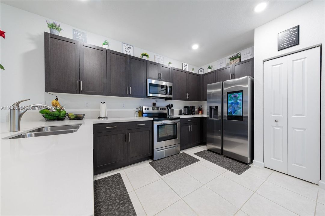 出租: $3,400 (3 贝兹, 2 浴室, 1827 平方英尺)