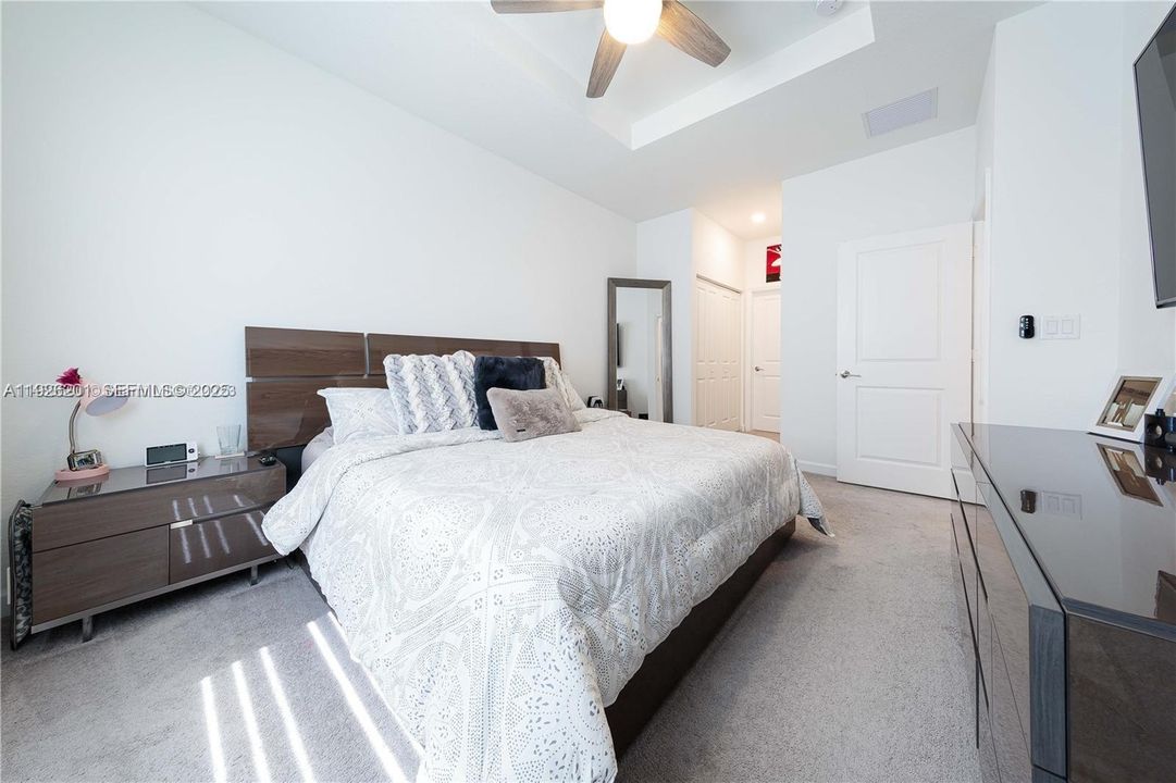 出租: $3,400 (3 贝兹, 2 浴室, 1827 平方英尺)