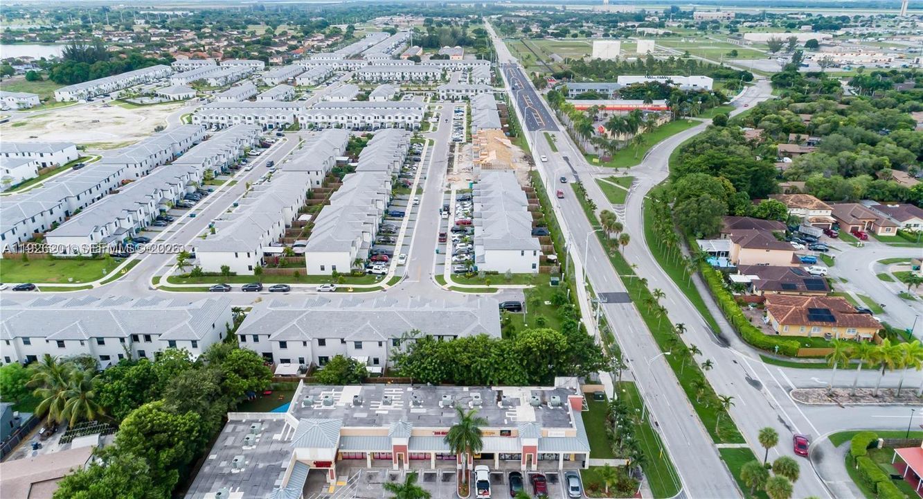 В аренду: $3,400 (3 спален, 2 ванн, 1827 Квадратных фут)