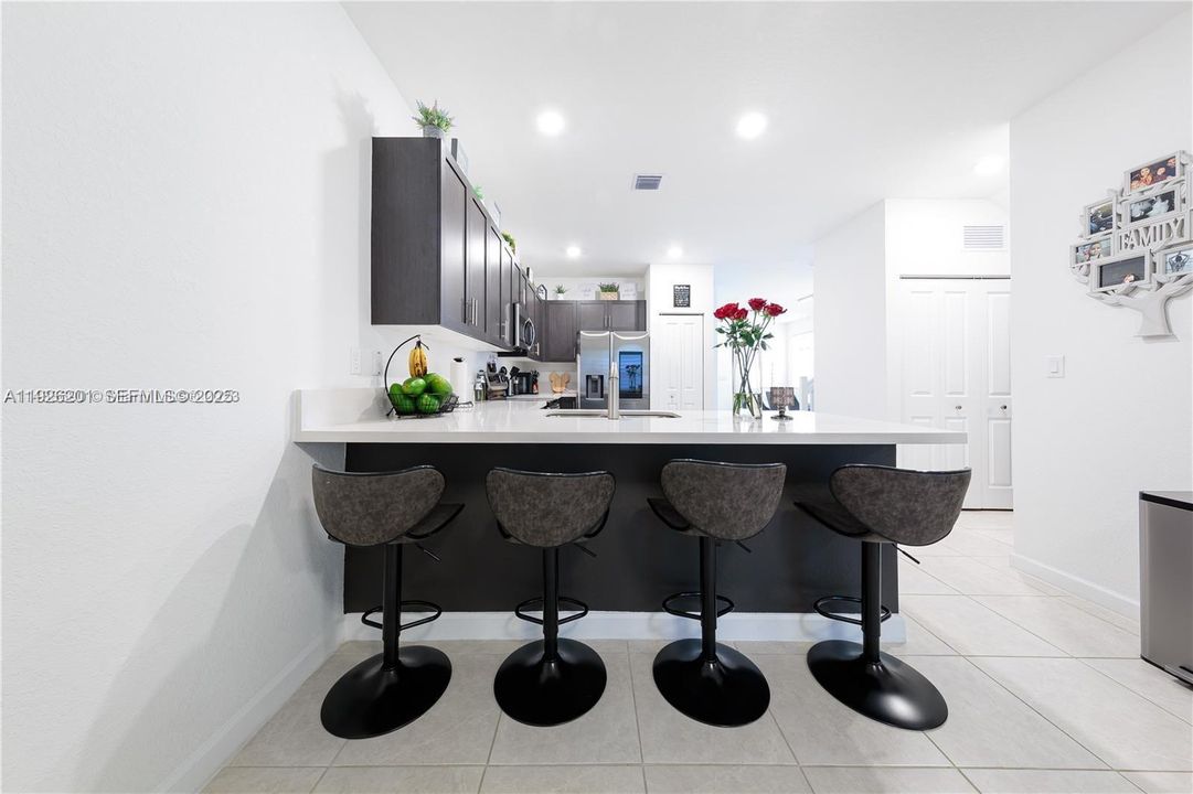 出租: $3,400 (3 贝兹, 2 浴室, 1827 平方英尺)