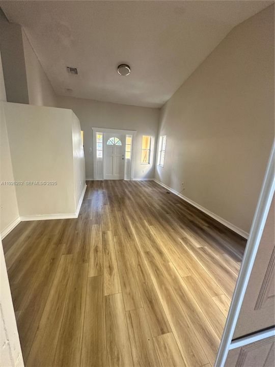 En Renta: $3,750 (4 camas, 3 baños, 1677 Pies cuadrados)