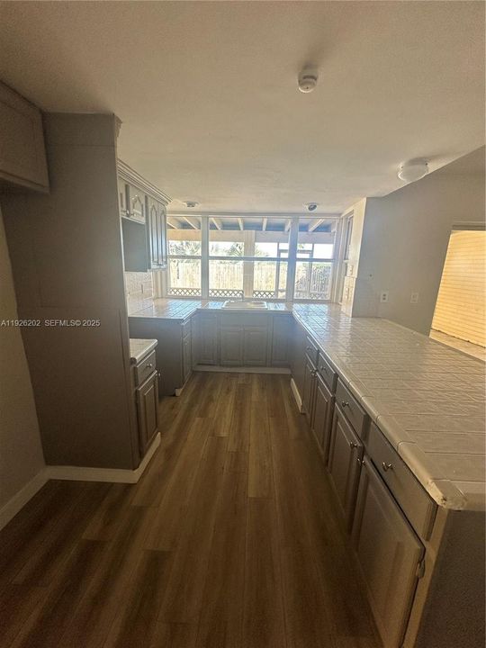 En Renta: $3,750 (4 camas, 3 baños, 1677 Pies cuadrados)