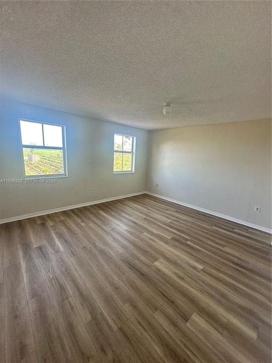 En Renta: $3,750 (4 camas, 3 baños, 1677 Pies cuadrados)