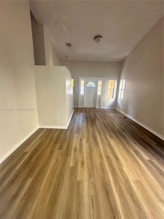 En Renta: $3,750 (4 camas, 3 baños, 1677 Pies cuadrados)