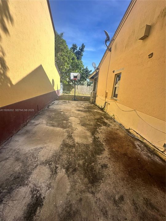 En Renta: $3,750 (4 camas, 3 baños, 1677 Pies cuadrados)