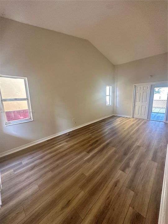 En Renta: $3,750 (4 camas, 3 baños, 1677 Pies cuadrados)