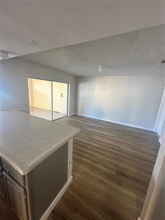 En Renta: $3,750 (4 camas, 3 baños, 1677 Pies cuadrados)