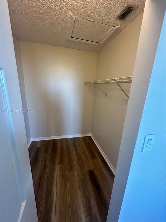 En Renta: $3,750 (4 camas, 3 baños, 1677 Pies cuadrados)