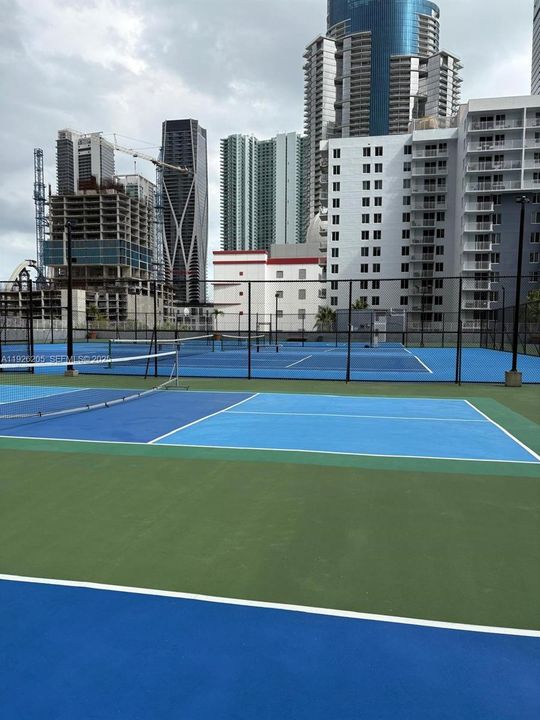 В аренду: $3,300 (2 спален, 2 ванн, 914 Квадратных фут)