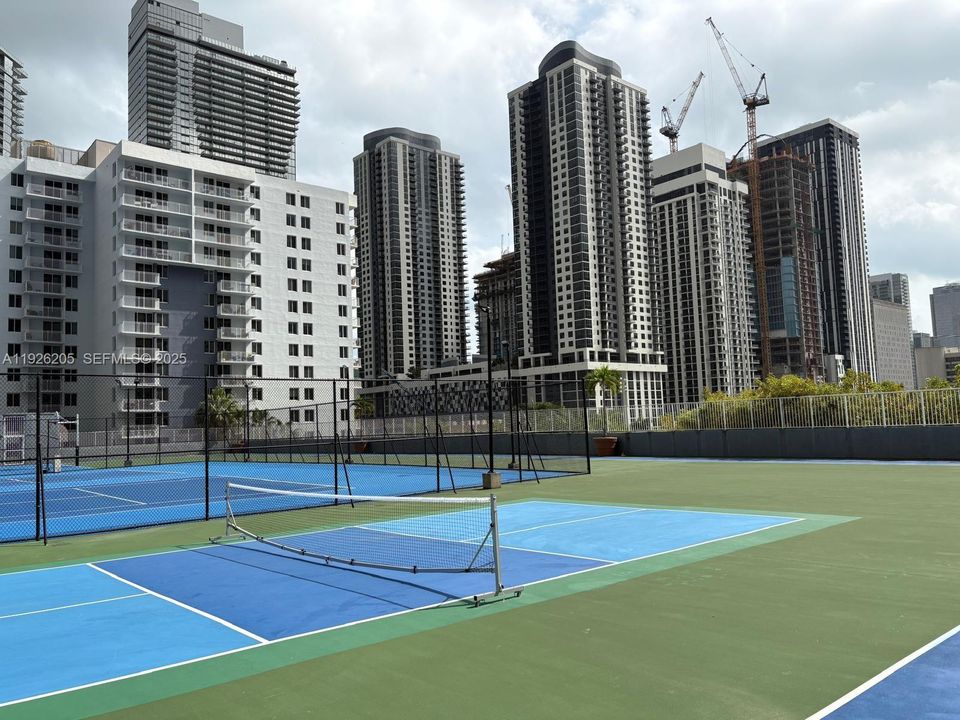 В аренду: $3,300 (2 спален, 2 ванн, 914 Квадратных фут)