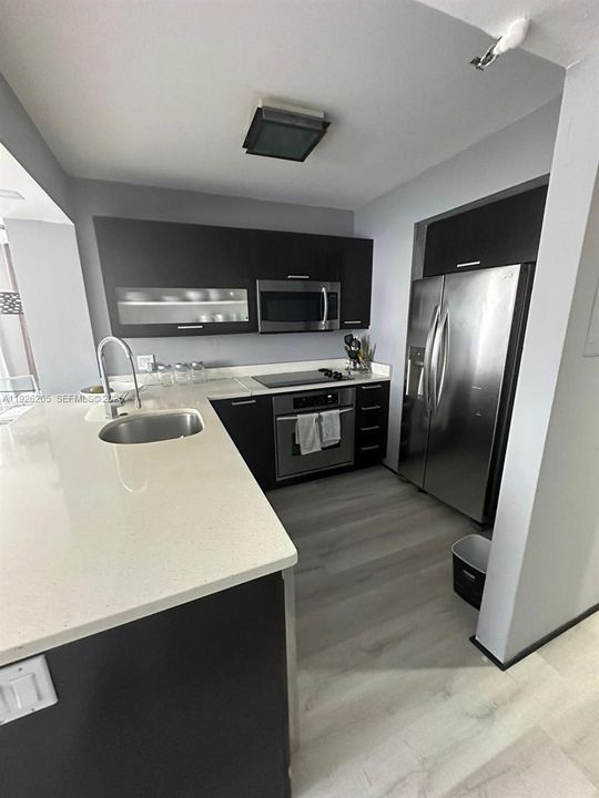 В аренду: $3,300 (2 спален, 2 ванн, 914 Квадратных фут)