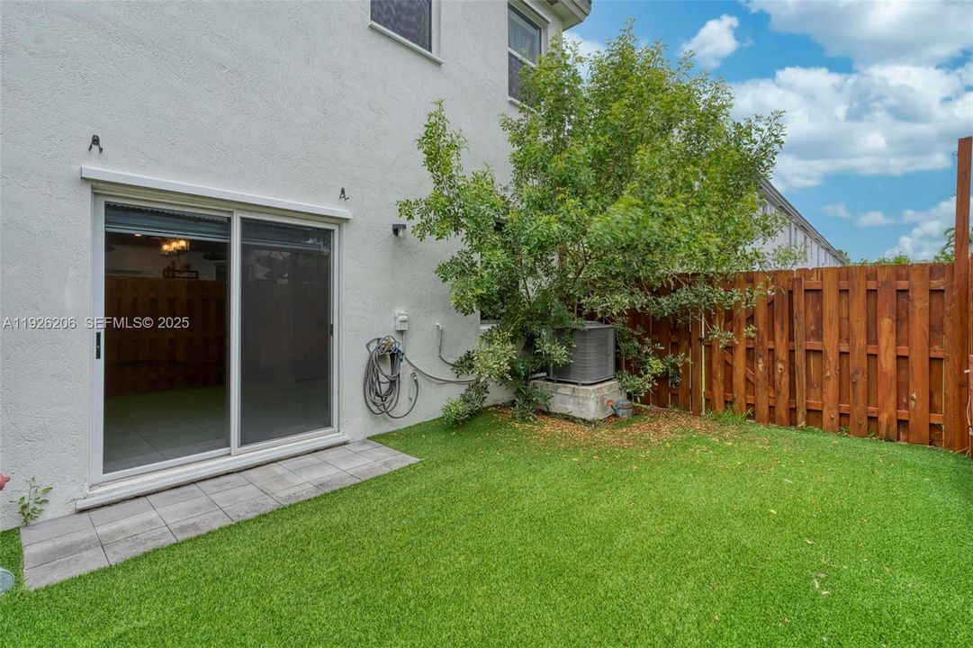 For Rent: $2,600 (3 beds, 2 baths, 1331 Square Feet)