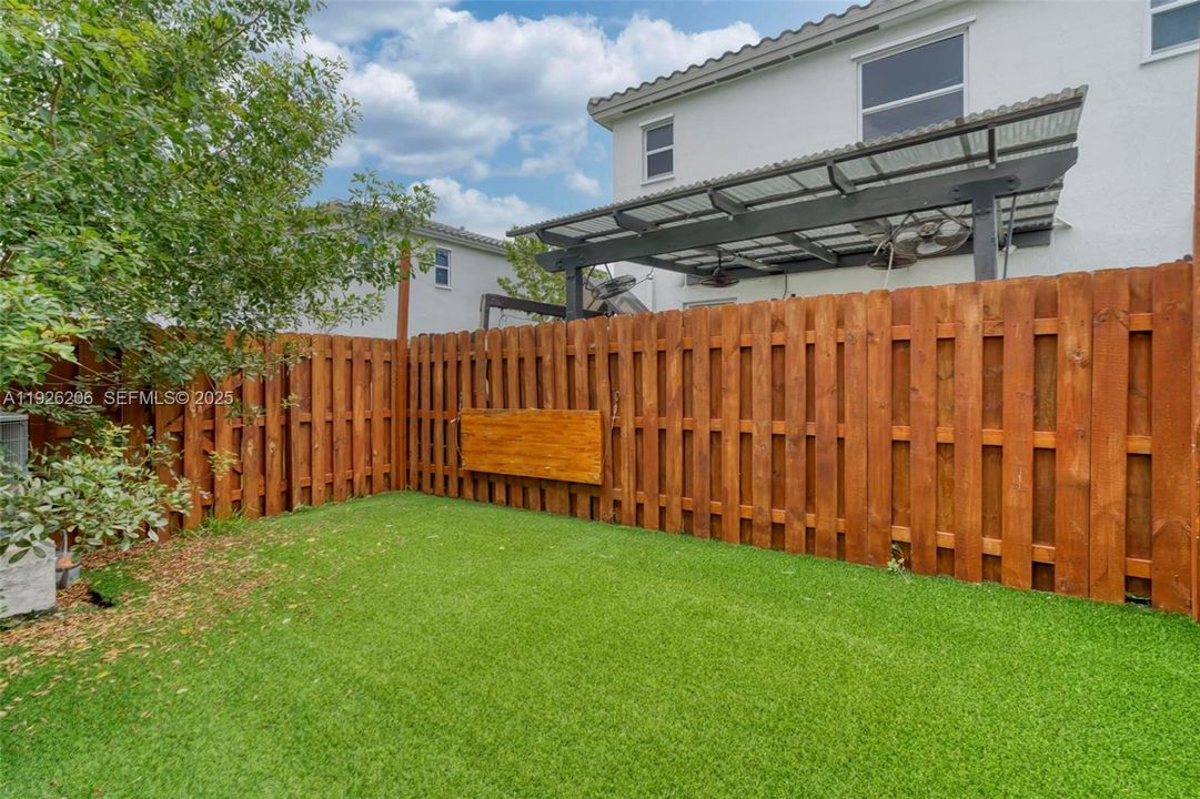 For Rent: $2,600 (3 beds, 2 baths, 1331 Square Feet)