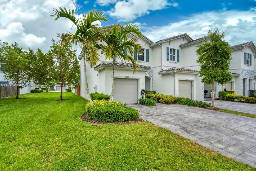 For Rent: $2,600 (3 beds, 2 baths, 1331 Square Feet)