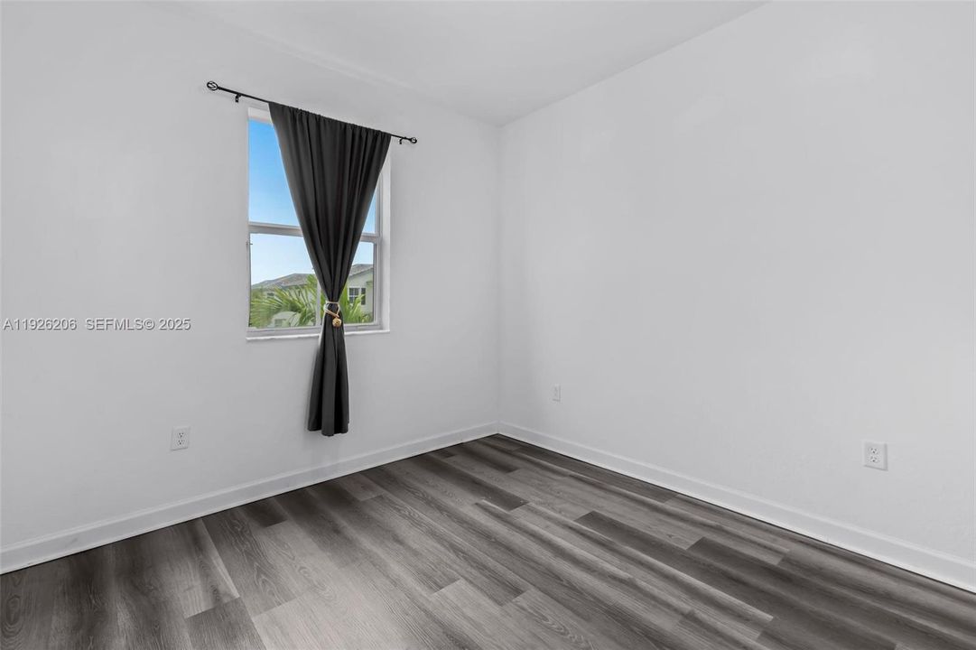 For Rent: $2,600 (3 beds, 2 baths, 1331 Square Feet)