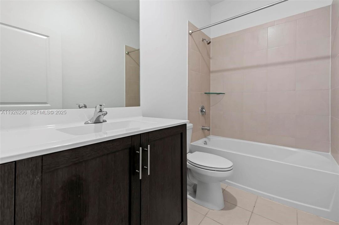 For Rent: $2,600 (3 beds, 2 baths, 1331 Square Feet)