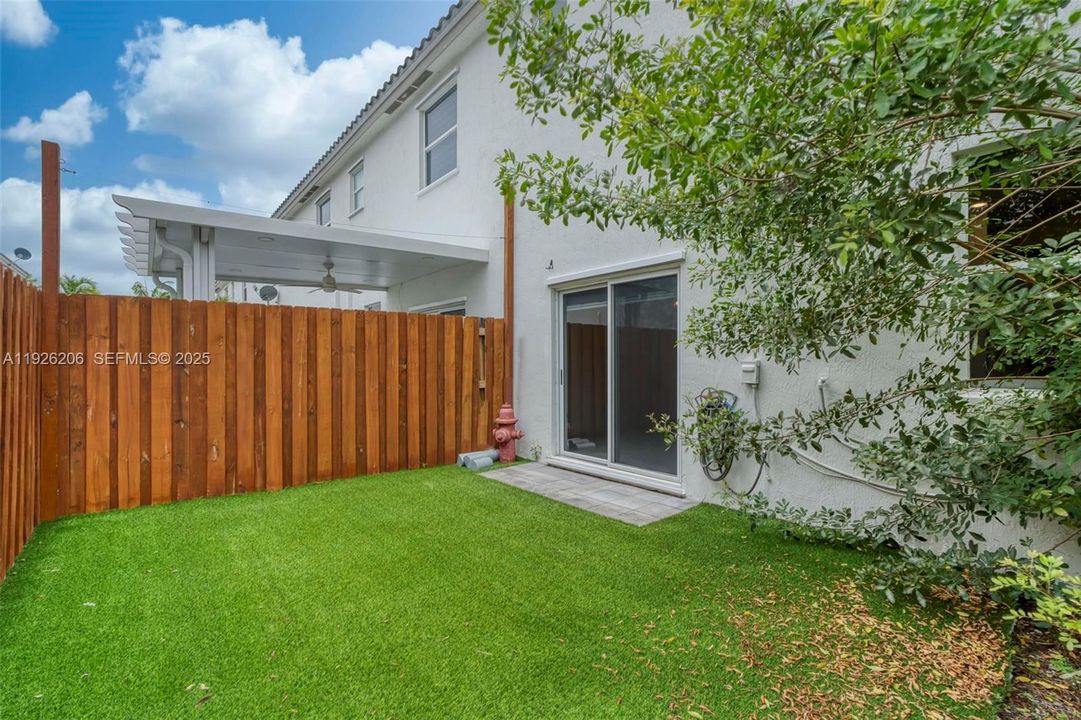 For Rent: $2,600 (3 beds, 2 baths, 1331 Square Feet)