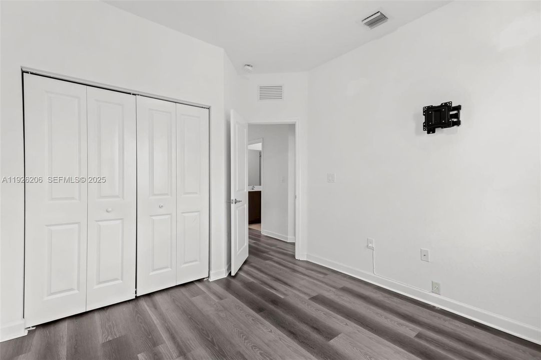 For Rent: $2,600 (3 beds, 2 baths, 1331 Square Feet)