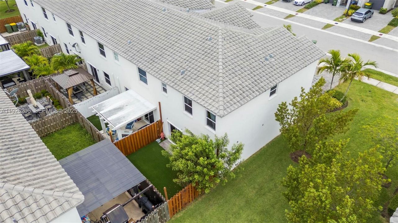 For Rent: $2,600 (3 beds, 2 baths, 1331 Square Feet)