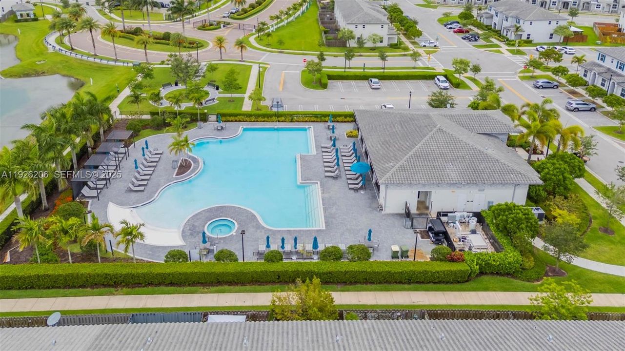 For Rent: $2,600 (3 beds, 2 baths, 1331 Square Feet)