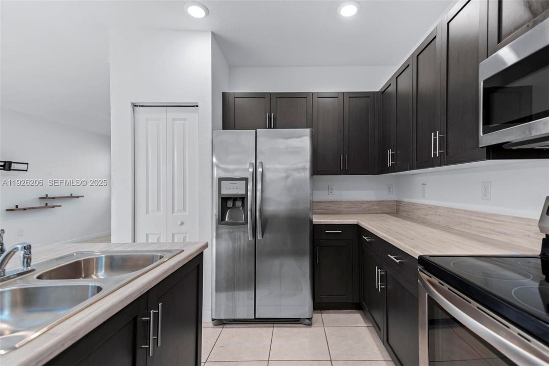 For Rent: $2,600 (3 beds, 2 baths, 1331 Square Feet)