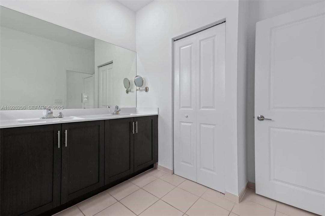 For Rent: $2,600 (3 beds, 2 baths, 1331 Square Feet)