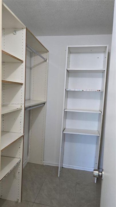 Activo con contrato: $1,650 (2 camas, 1 baños, 1075 Pies cuadrados)