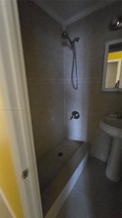 出租: $1,750 (2 贝兹, 1 浴室, 1075 平方英尺)