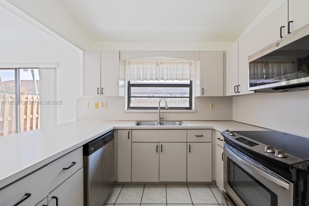 待售: $645,000 (4 贝兹, 2 浴室, 1867 平方英尺)