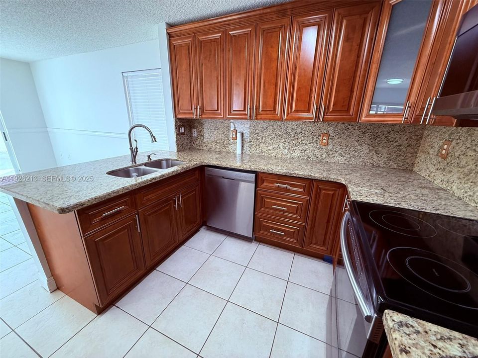 For Rent: $3,200 (3 beds, 2 baths, 1663 Square Feet)