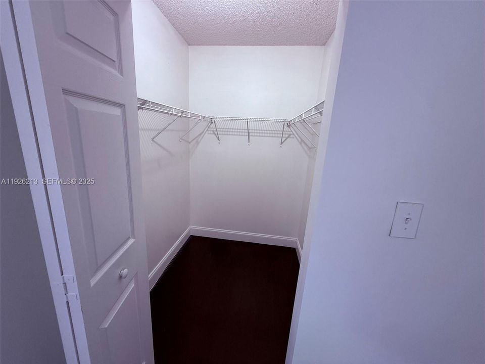 For Rent: $3,200 (3 beds, 2 baths, 1663 Square Feet)