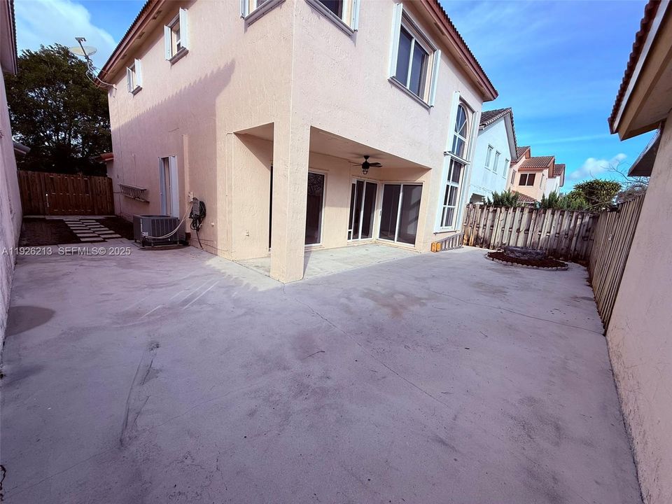 For Rent: $3,200 (3 beds, 2 baths, 1663 Square Feet)