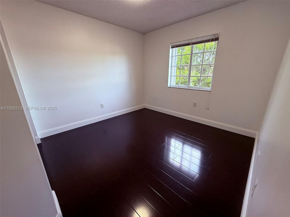 For Rent: $3,200 (3 beds, 2 baths, 1663 Square Feet)