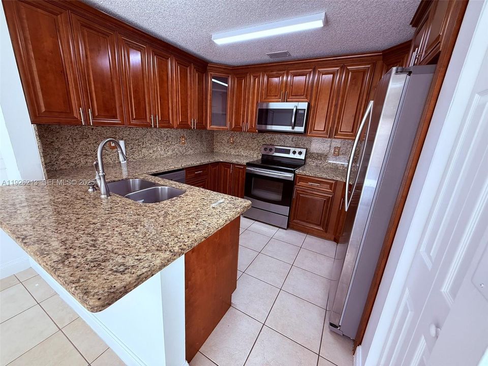 For Rent: $3,200 (3 beds, 2 baths, 1663 Square Feet)