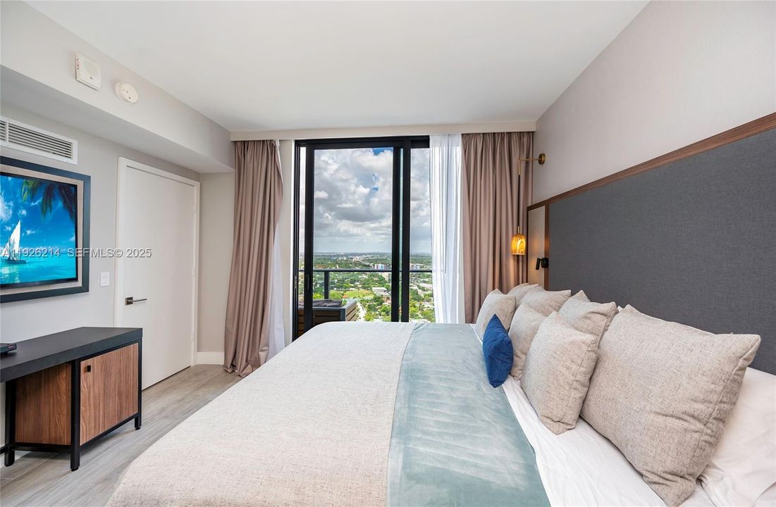 В аренду: $7,000 (2 спален, 2 ванн, 1247 Квадратных фут)