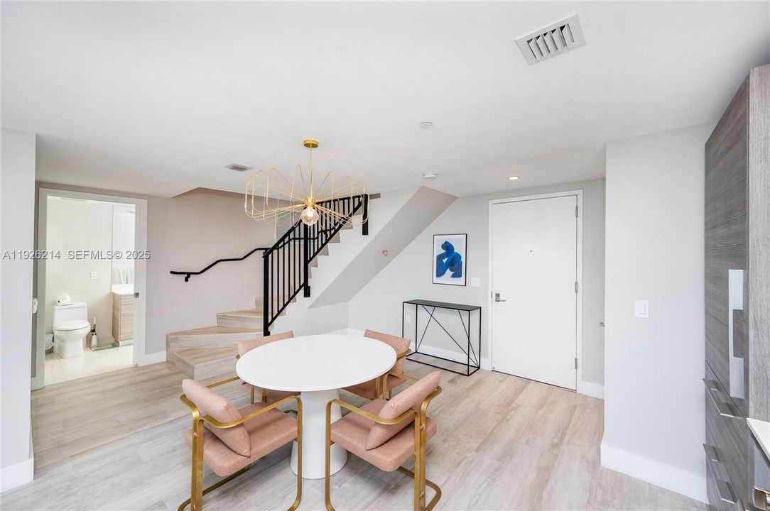 В аренду: $7,000 (2 спален, 2 ванн, 1247 Квадратных фут)