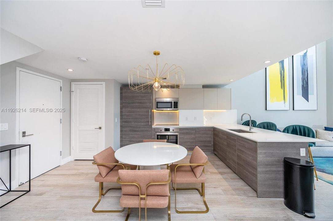 В аренду: $7,000 (2 спален, 2 ванн, 1247 Квадратных фут)