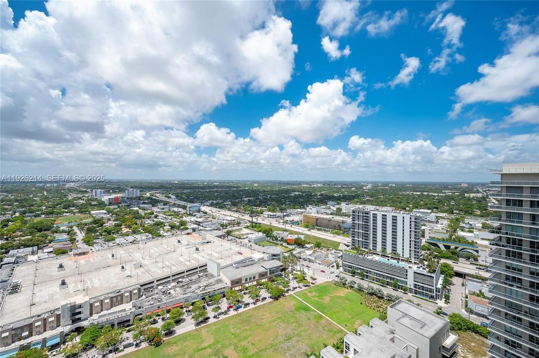 В аренду: $7,000 (2 спален, 2 ванн, 1247 Квадратных фут)