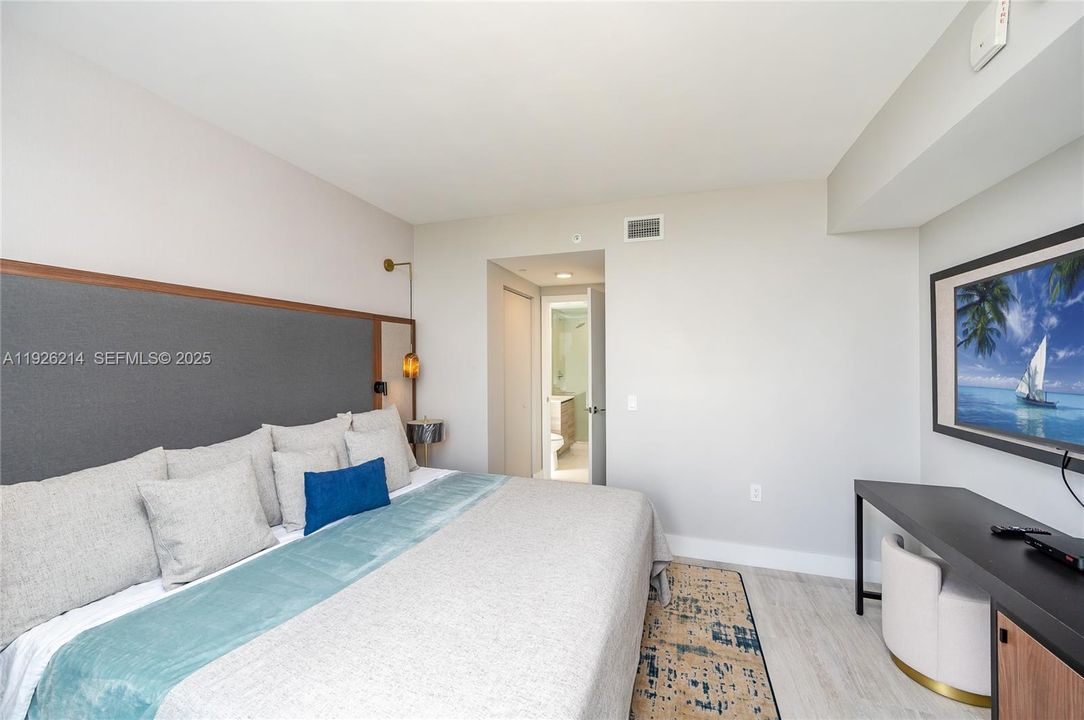 В аренду: $7,000 (2 спален, 2 ванн, 1247 Квадратных фут)