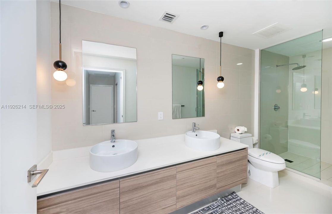 В аренду: $7,000 (2 спален, 2 ванн, 1247 Квадратных фут)