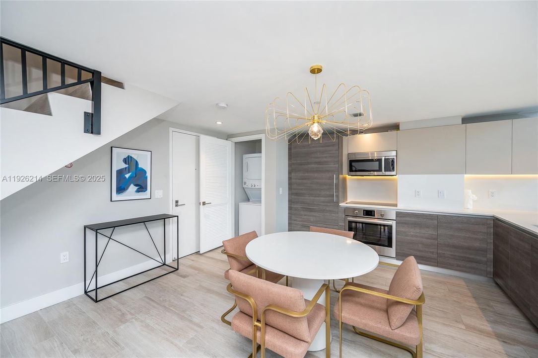 В аренду: $7,000 (2 спален, 2 ванн, 1247 Квадратных фут)