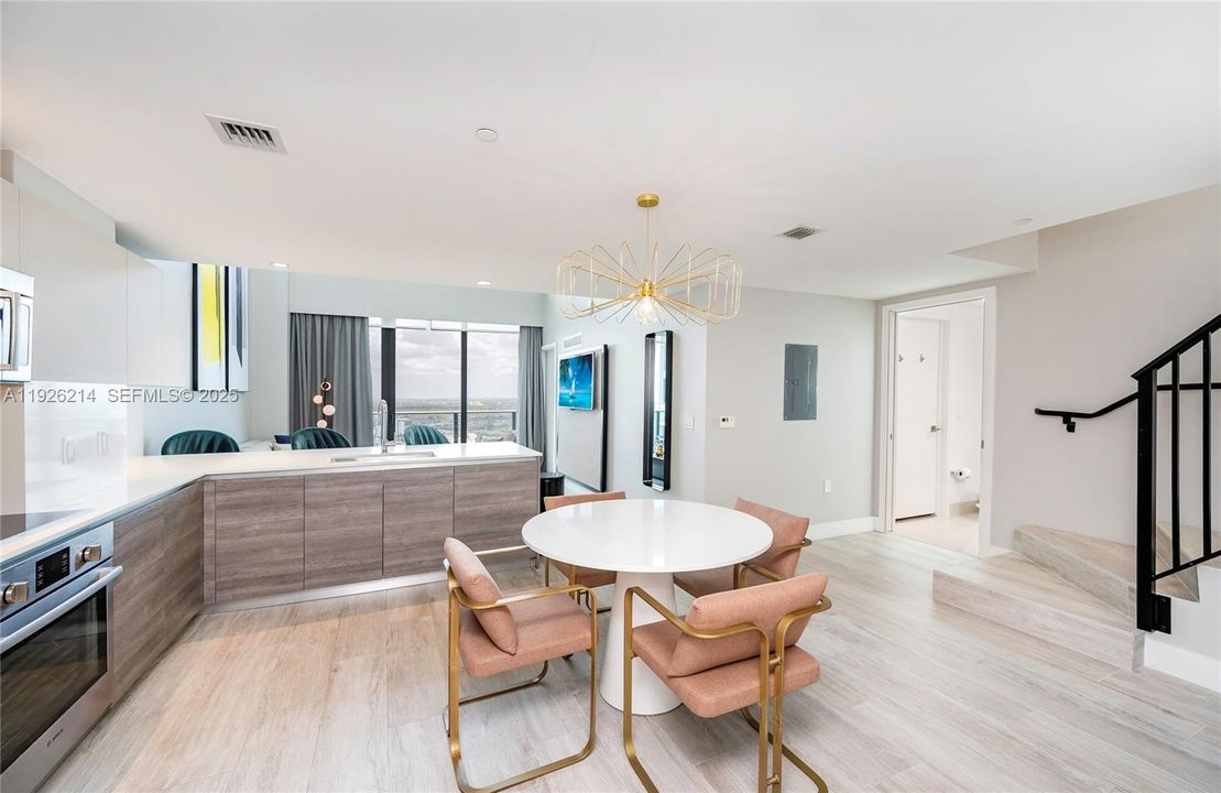 В аренду: $7,000 (2 спален, 2 ванн, 1247 Квадратных фут)