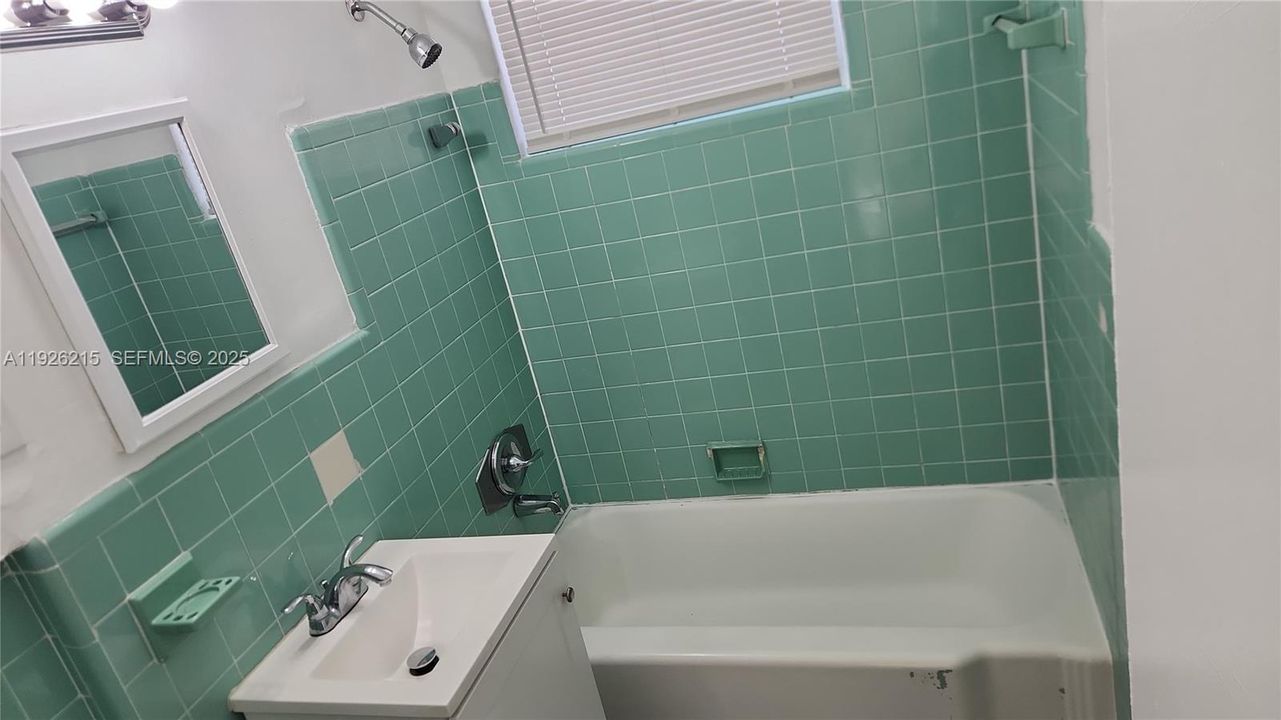 出租: $1,900 (2 贝兹, 1 浴室, 1704 平方英尺)