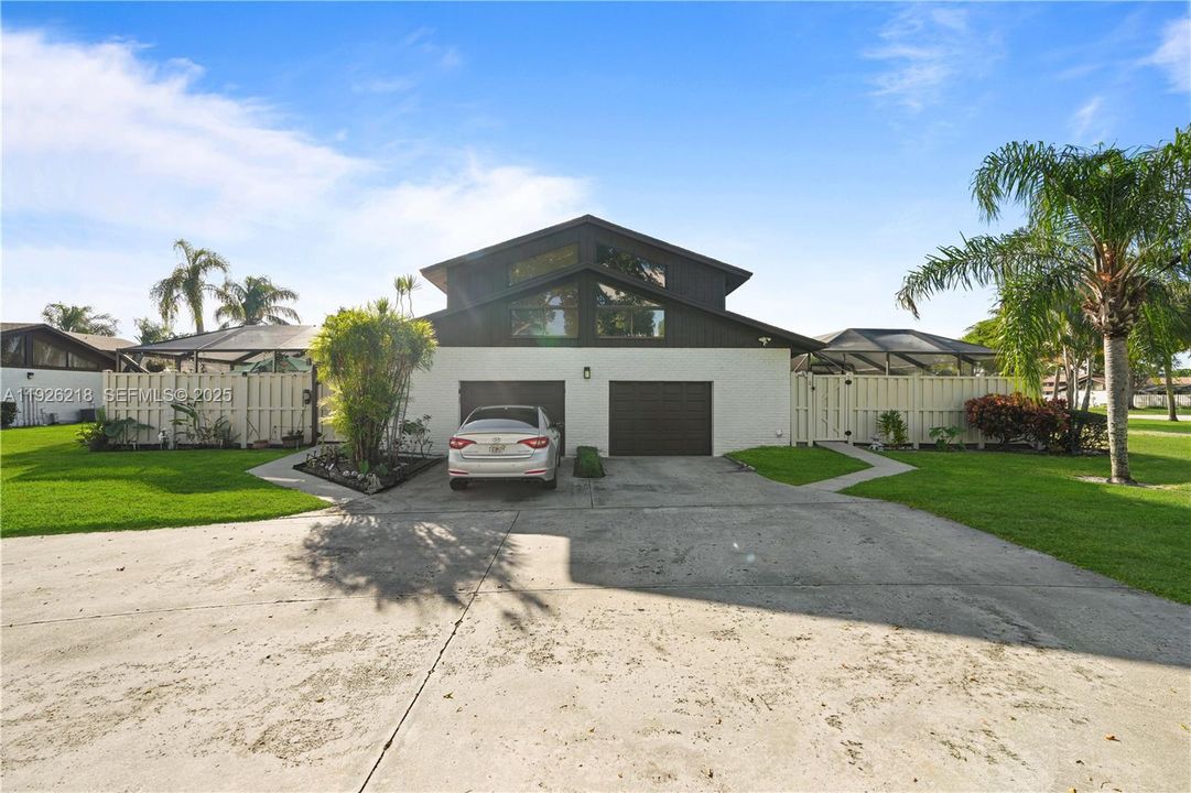 For Rent: $3,300 (3 beds, 3 baths, 1325 Square Feet)