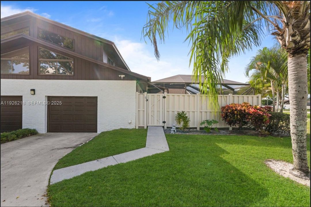 For Rent: $3,300 (3 beds, 3 baths, 1325 Square Feet)