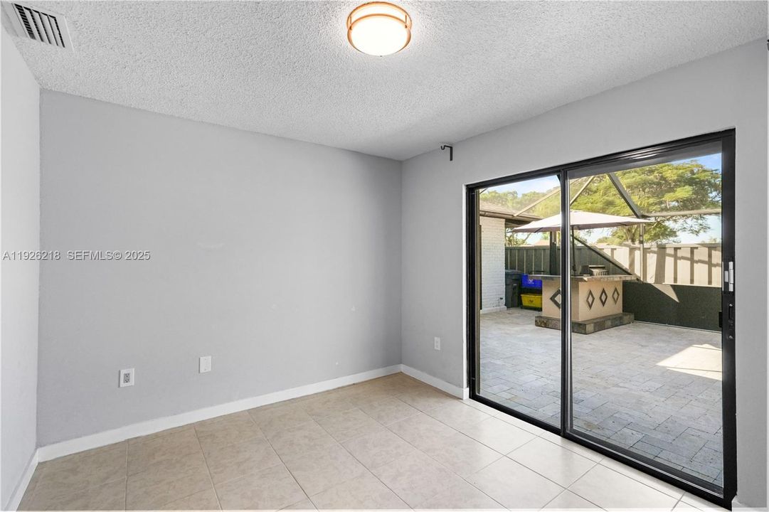 For Rent: $3,300 (3 beds, 3 baths, 1325 Square Feet)