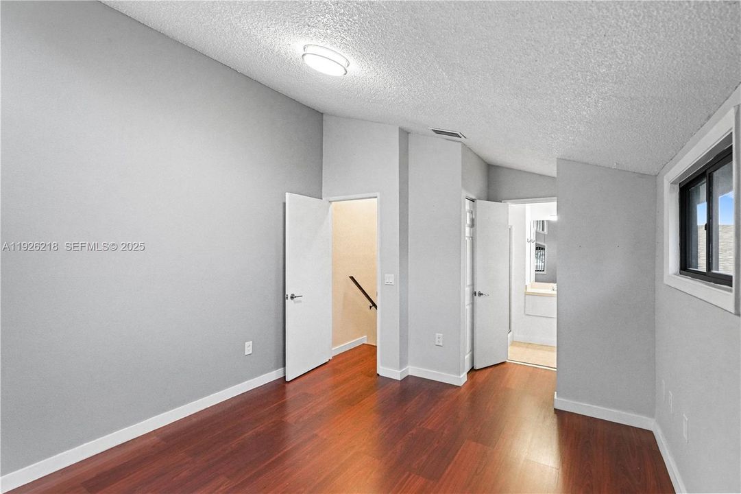 For Rent: $3,300 (3 beds, 3 baths, 1325 Square Feet)