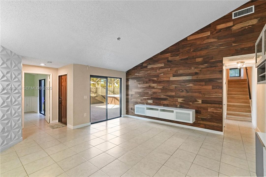 For Rent: $3,300 (3 beds, 3 baths, 1325 Square Feet)