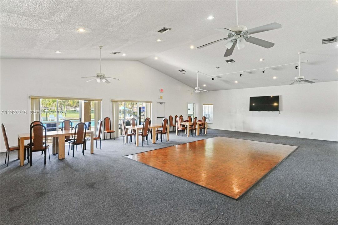 For Rent: $3,300 (3 beds, 3 baths, 1325 Square Feet)