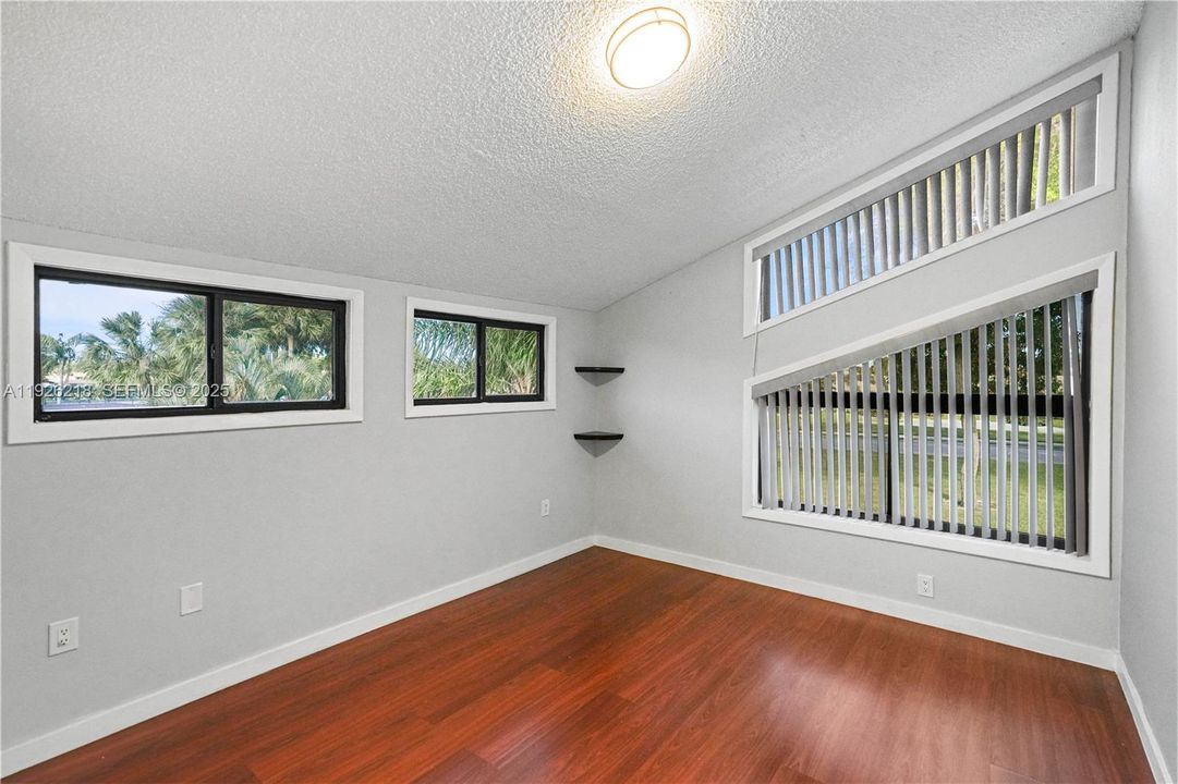 For Rent: $3,300 (3 beds, 3 baths, 1325 Square Feet)